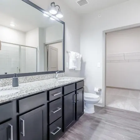 Super 1bd Workers Paradise Apartment