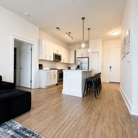 Luxury Uptown 2br Rooftop Pool Gym & Skyline Views * Charlotte