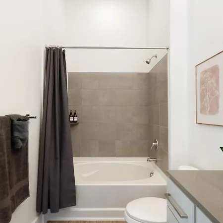 Carolina Luxury - Free Parking, Pool, Gym Apartment Charlotte