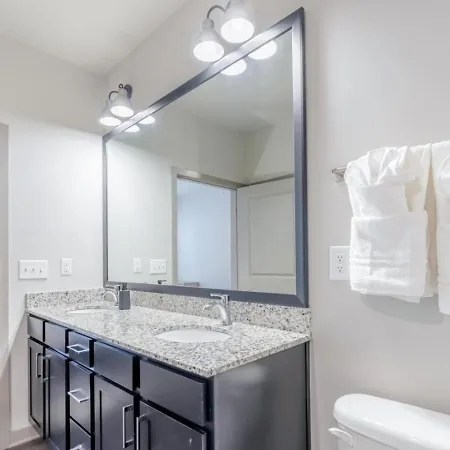 Super 1bd Workers Paradise Apartment