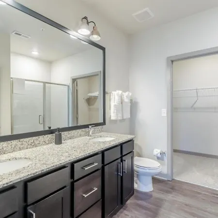 Bright, Cozy 3bd In Heart Of Matthews Apartment