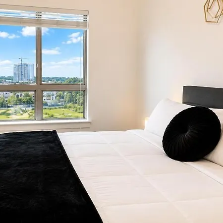 Luxury Uptown 2br Rooftop Pool Gym & Skyline Views Apartment Charlotte