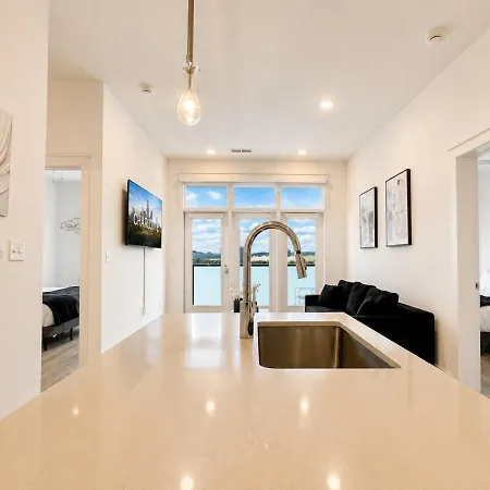Apartment Luxury Uptown 2br Rooftop Pool Gym & Skyline Views
