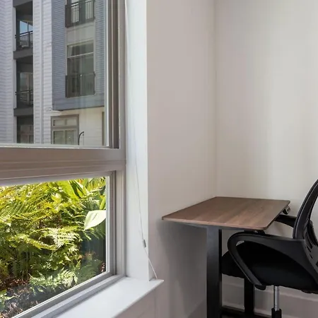 Uptown Haven - Free Parking, Pool, Walkable *