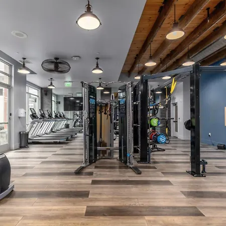 Landing Beautiful 2bd Gym Apartment *
