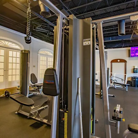 Apartment Relaxing Mins From Local Parks And Hospitals, 2410 Charlotte