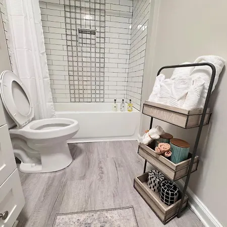 Apartment Charming And Renovated Close To Airport And Uptown
