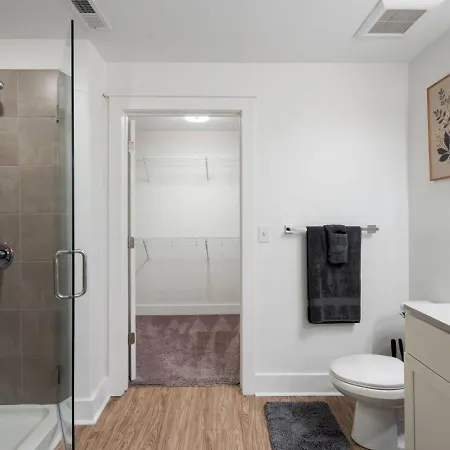Apartment Uptown Haven - Free Parking, Pool, Walkable Charlotte