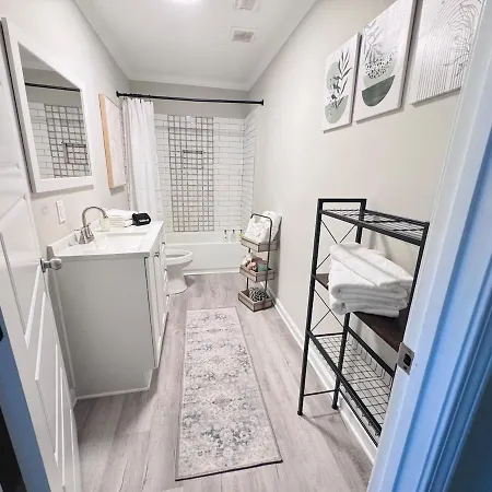 Apartment Charming And Renovated Close To Airport And Uptown *