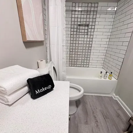 Charming And Renovated Close To Airport And Uptown