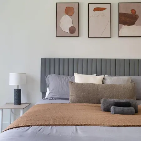 Queen Luxe - Free Parking, Pool, * Charlotte