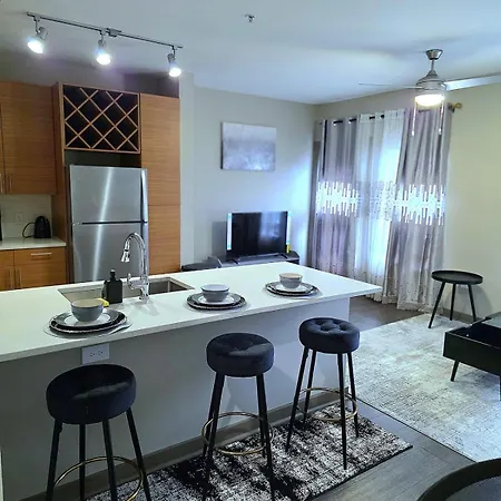Apartment Prime Uptown Location Near Restaurants & Nightlife *