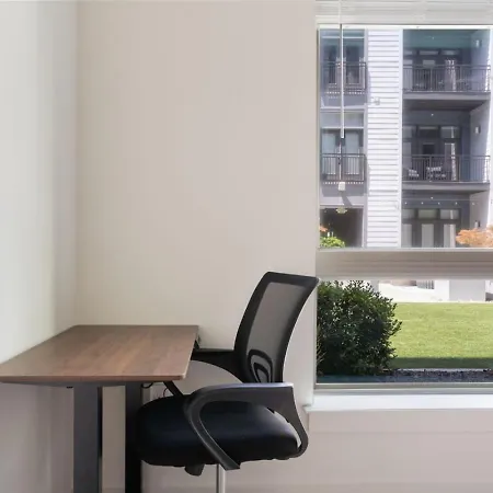 Queen Luxe - Free Parking, Pool, * Charlotte
