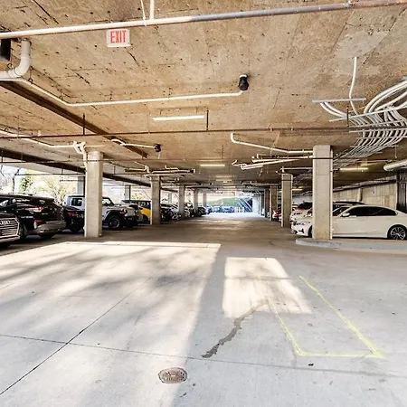 Apartment Prime Uptown Location Near Restaurants & Nightlife *