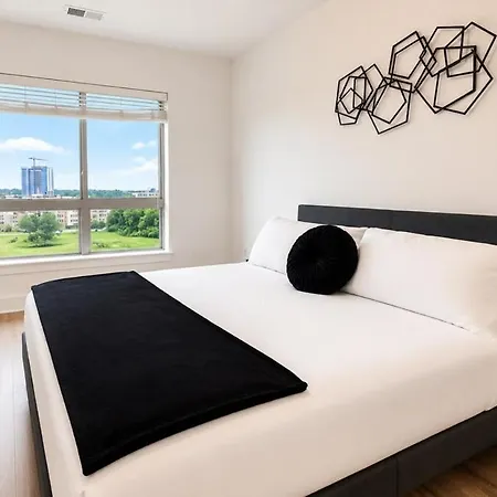 Luxury Uptown 2br Rooftop Pool Gym & Skyline Views * Charlotte