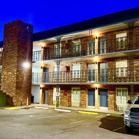 Apartment Relaxing Mins From Local Parks And Hospitals, 2410 Charlotte