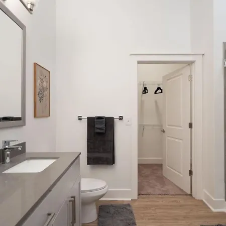 Apartment Queen Luxe - Free Parking, Pool, Charlotte