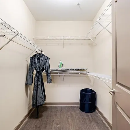 Apartment Prime Uptown Location Near Restaurants & Nightlife *