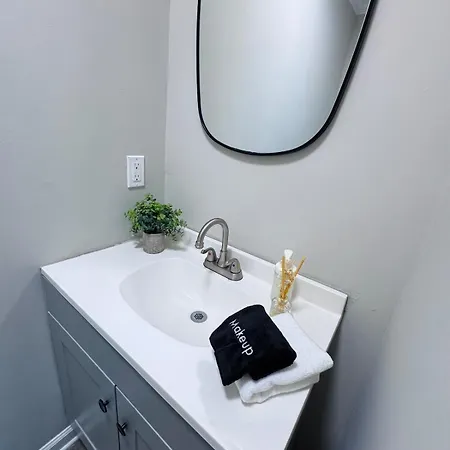 Charming And Renovated Close To Airport And Uptown