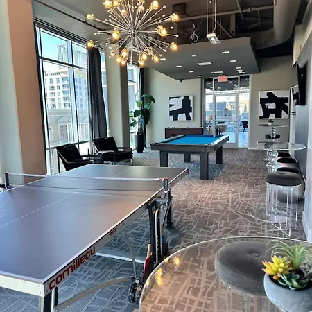 Luxury Furnished 1br In The Heart Of The