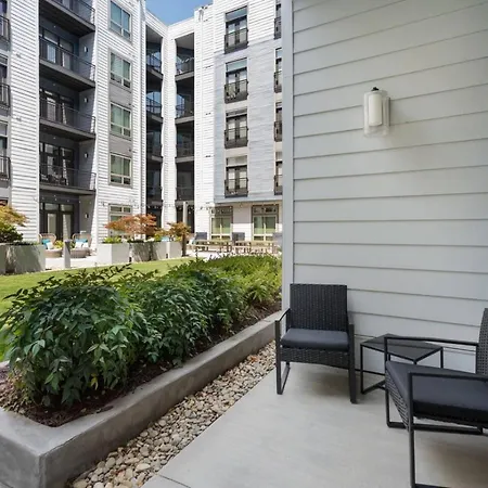 Queen Luxe - Free Parking, Pool, *