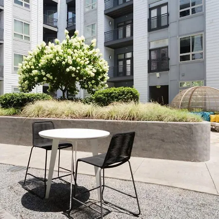 Apartment Uptown Haven - Free Parking, Pool, Walkable Charlotte