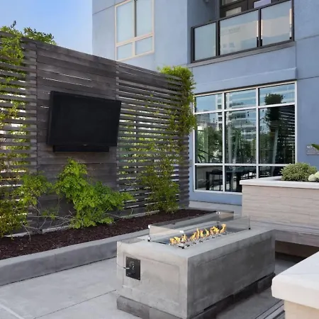 Cozy Carolina - Free Parking, Gym, Pool Apartment