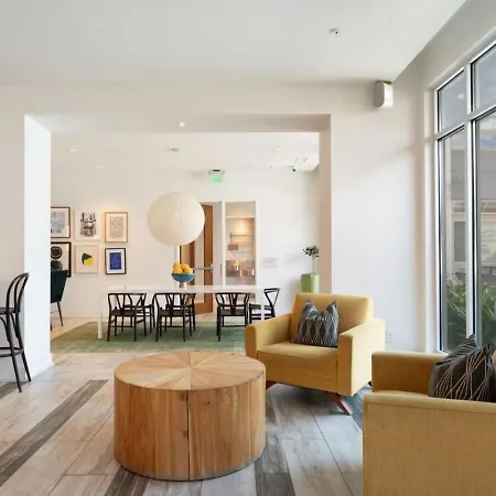 Carolina Luxury - Free Parking, Pool, Gym Apartment Charlotte