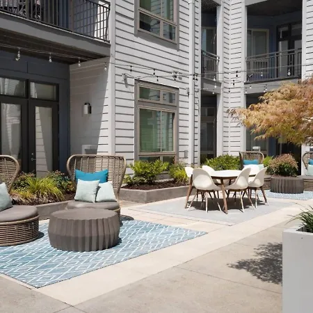Cozy Carolina - Free Parking, Gym, Pool Apartment *