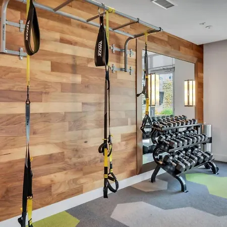 Uptown Haven - Free Parking, Pool, Walkable Charlotte