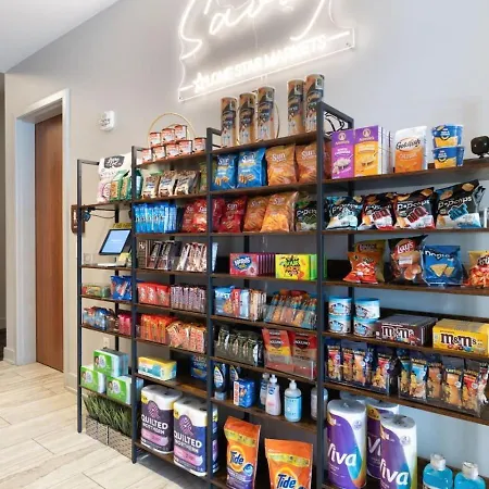 Uptown Haven - Free Parking, Pool, Walkable Apartment Charlotte