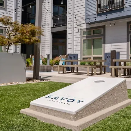 Queen Luxe - Free Parking, Pool, Charlotte