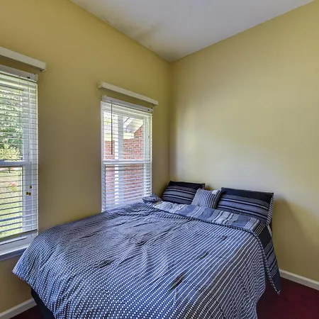 Matthews Family W/ Fenced Yard! Holiday home *