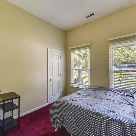 Matthews Family W/ Fenced Yard! Holiday home *
