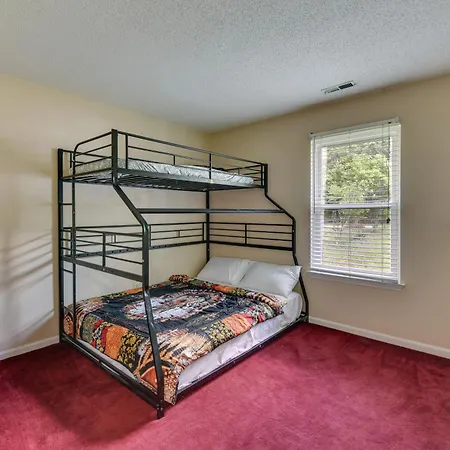 Matthews Family W/ Fenced Yard! Holiday home