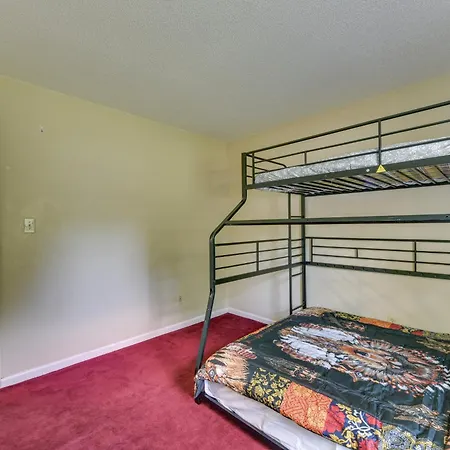 Matthews Family W/ Fenced Yard! Holiday home