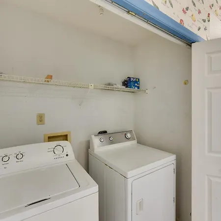 Matthews Family W/ Fenced Yard! Holiday home