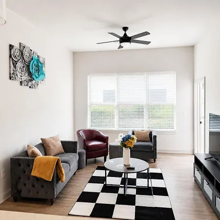 Luxury 2br Uptown Walk To Stadium, Boa, Nascar And Fun Activities Uptown Clt Apartment