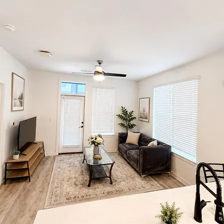 Uptown Luxurious 1br 1ba, Boa & Nascar Apartment