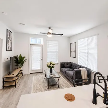 Uptown Luxurious 1br 1ba, Boa & Nascar Apartment *