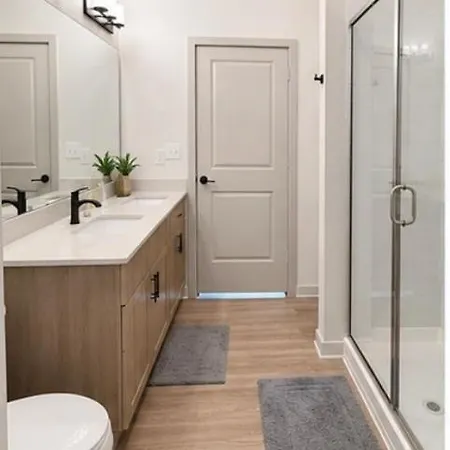 Apartment Luxury 2br Uptown Walk To Stadium, Boa, Nascar And Fun Activities Uptown Clt