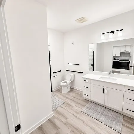 Uptown Luxurious 1br 1ba, Boa & Nascar Apartment *