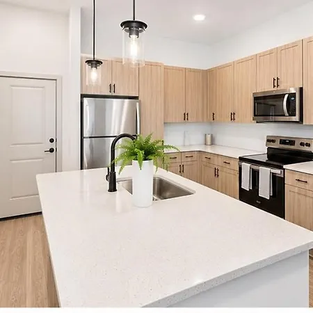 Luxury 2br Uptown Walk To Stadium, Boa, Nascar And Fun Activities Uptown Clt Apartment Charlotte