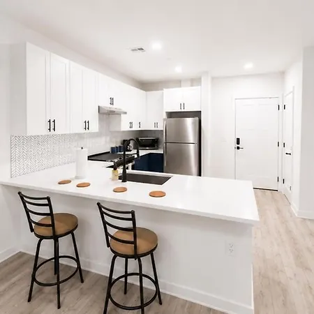 Uptown Luxurious 1br 1ba, Boa & Nascar Apartment *