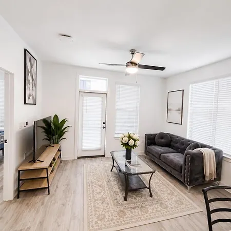 Uptown Luxurious 1br 1ba, Boa & Nascar