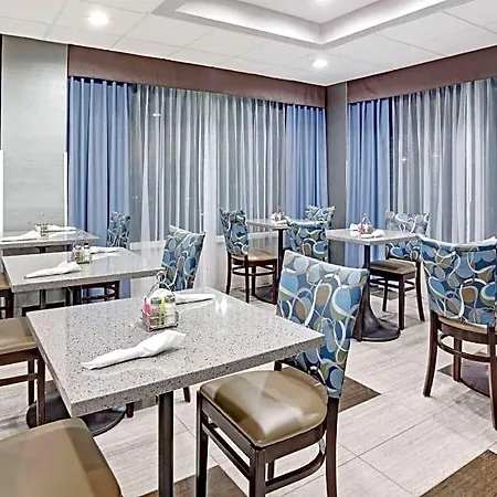 Wyndham Garden Airport Southeast 3*