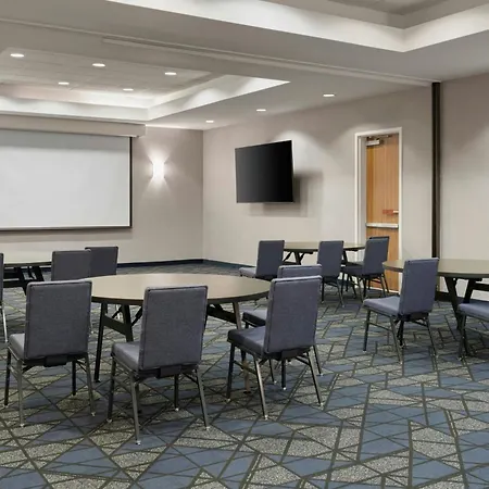 Courtyard Center Hotel