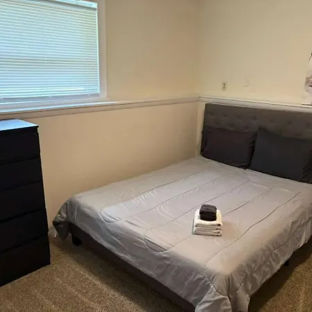 Holiday home Spacious 4br - 10 Min To Uptown - Yard - Pets Ok
