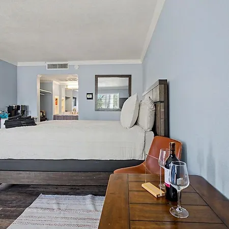 Apartment Comfortabel 5 Mins To Atrium & Novant Health *