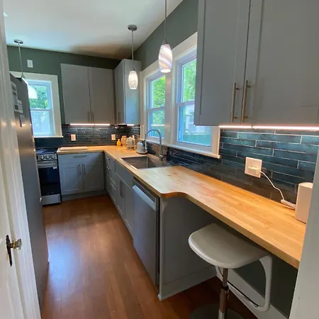 3 Bed, Luxury Bungalow, With Mature Garden, Minutes From Uptown *